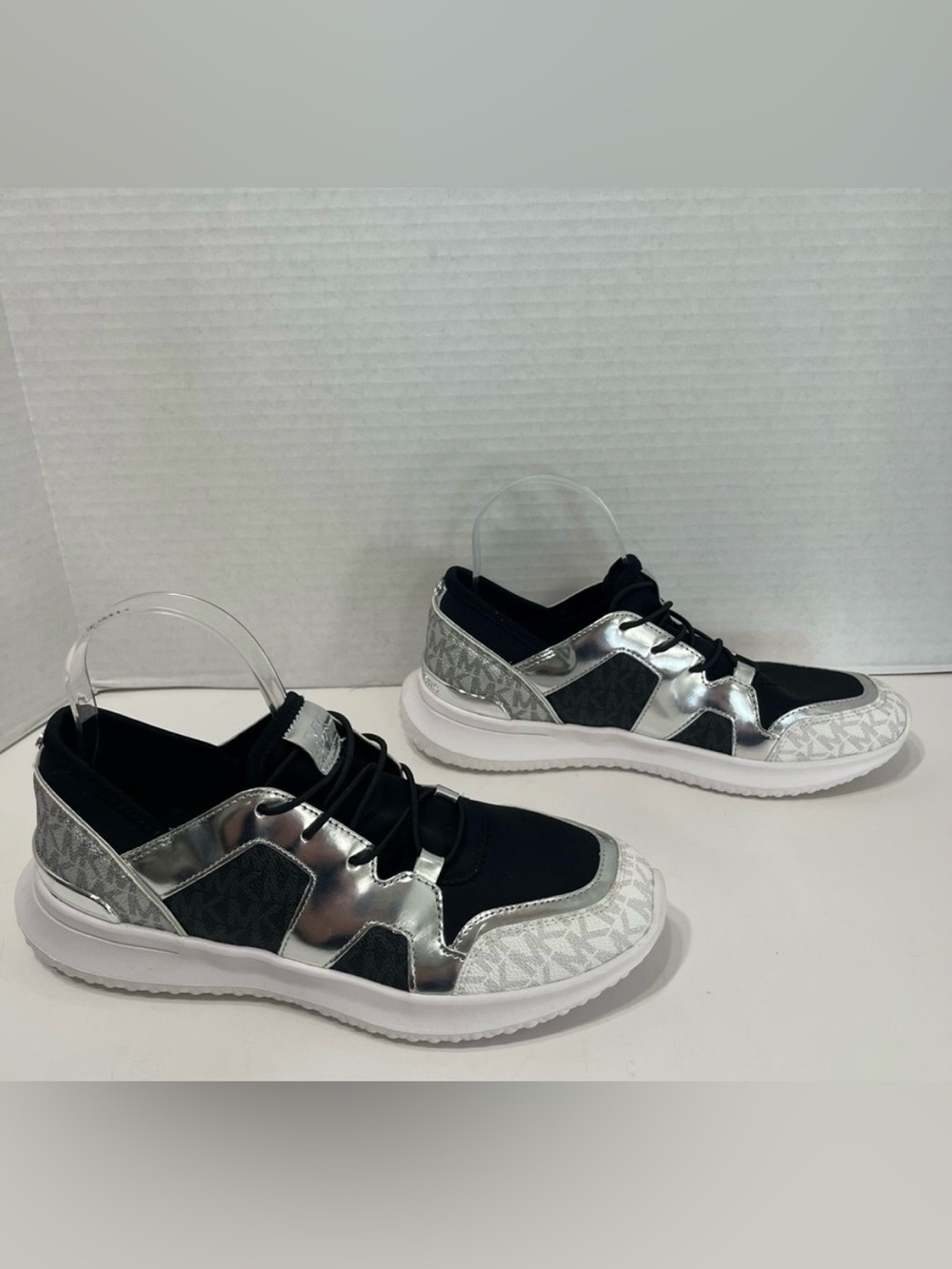 MICHAEL MICHAEL KORS women’s silver white and black sneakers size 9.5 M